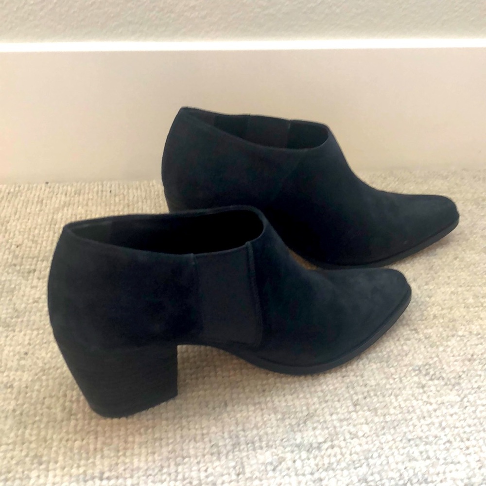Vince Navy Blue Suede Booties